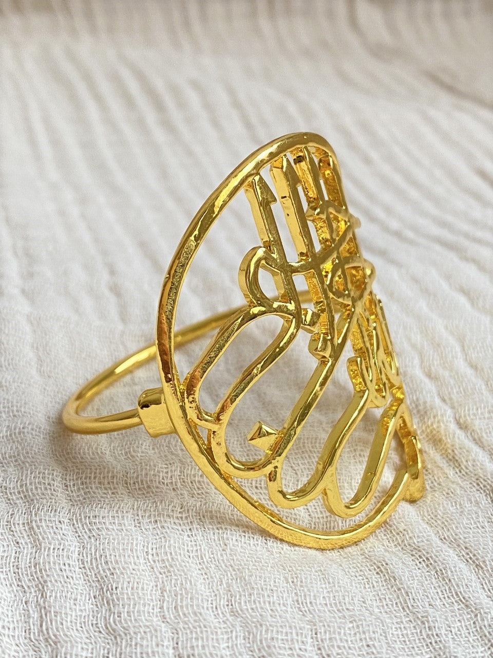 Gold napkin rings/Ronds de serviettes dorés