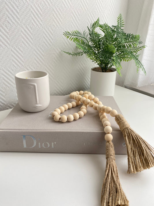 Wooden beads with tassel/Chapelet décoratif en bois