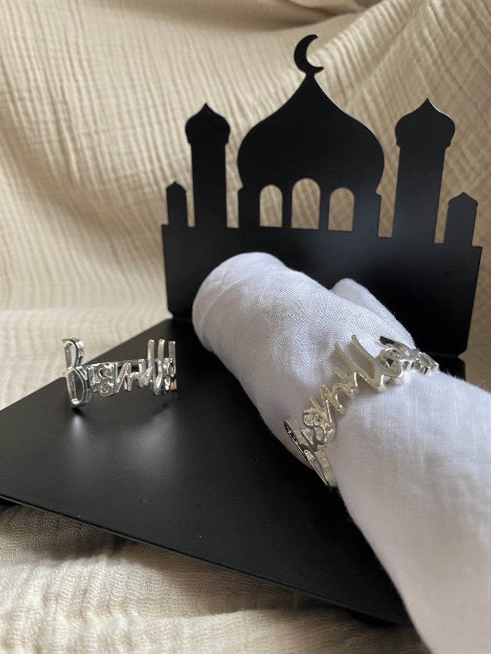 Silver napkin rings/Ronds de serviettes argentés