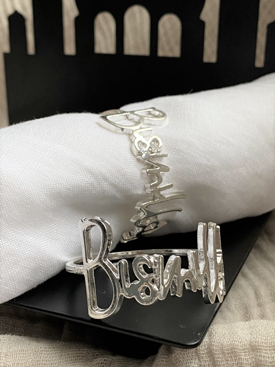 Silver napkin rings/Ronds de serviettes argentés