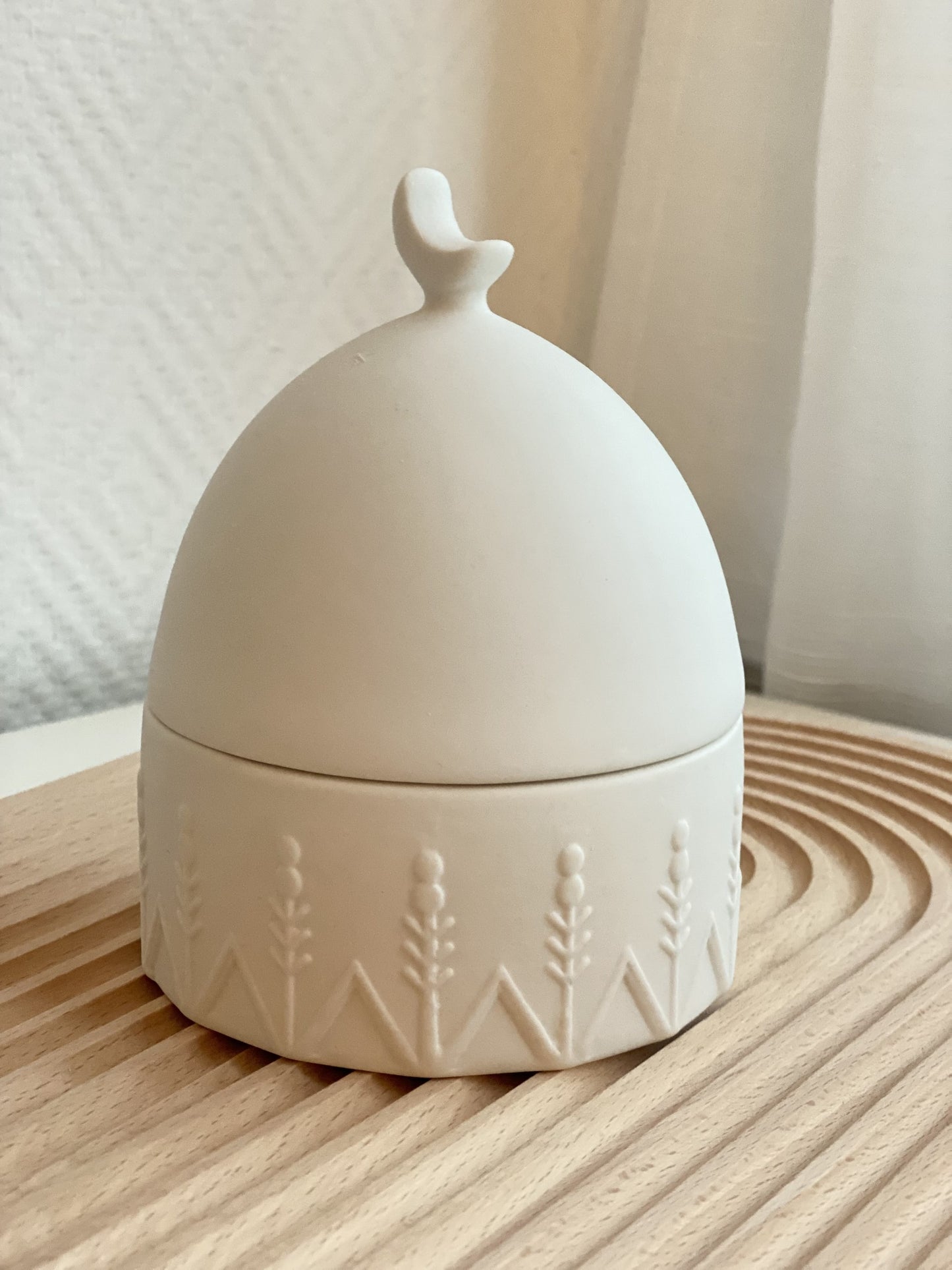 Ceramic box / Boîte en céramique