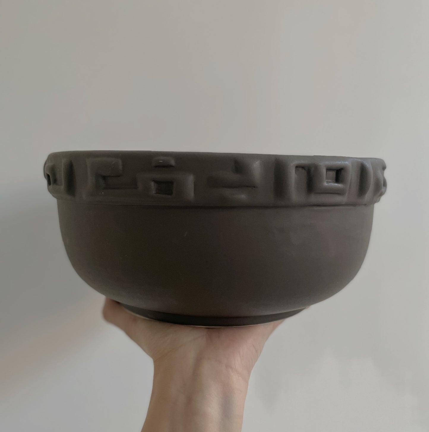 Ceramic bowl - Arabic letters/Saladier en céramique - calligraphie arabe