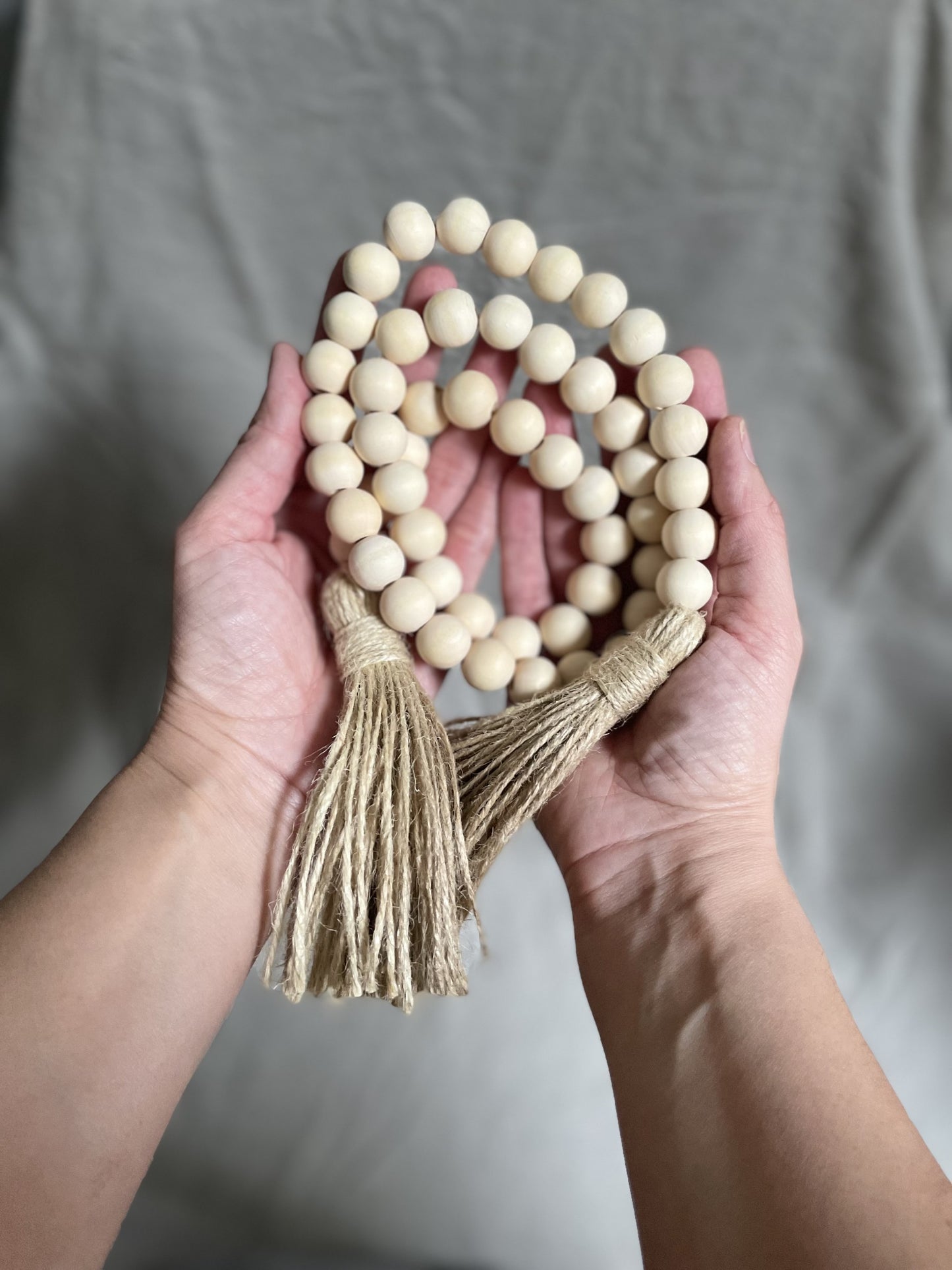 Wooden beads with tassel/Chapelet décoratif en bois