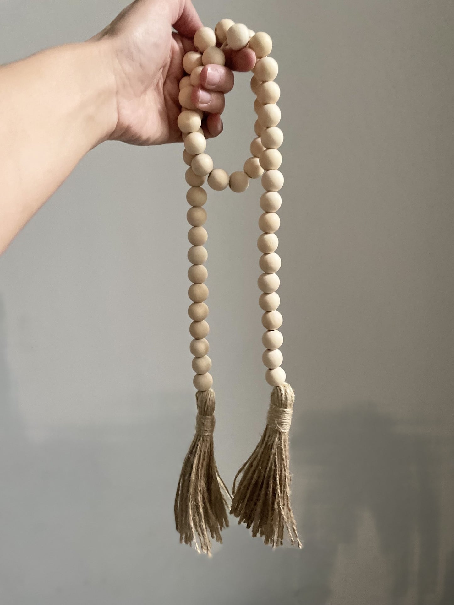 Wooden beads with tassel/Chapelet décoratif en bois