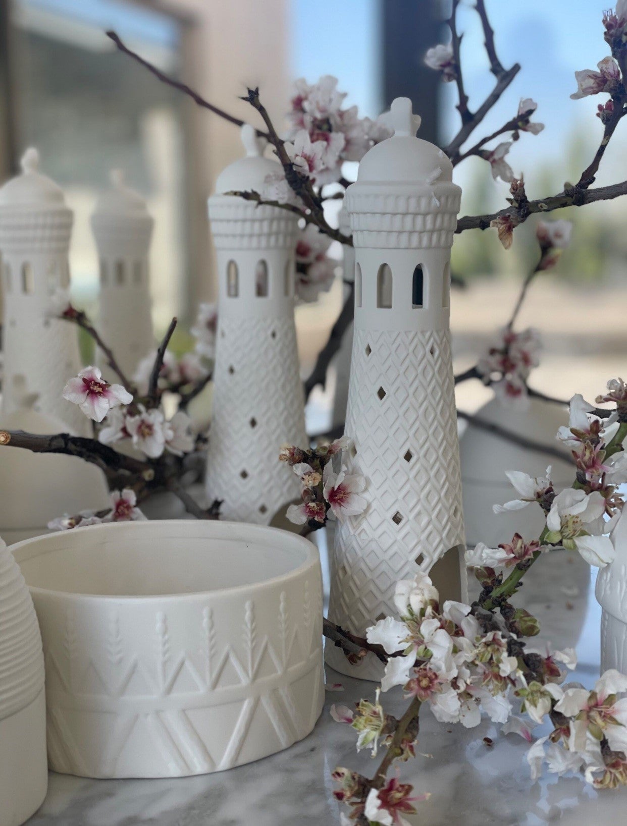 Porcelain bowl with double "Sadu" design - M/Plateau en porcelaine avec double design "Sadu" - M